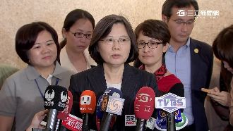 「換誰人民不在意」小英訪日不理換柱