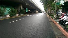 台北市試辦多孔隙瀝青混凝土鋪面-台北市政府新工處新聞稿提供