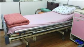 病床-李季霖
https://www.flickr.com/photos/wishmebehappy/13921528463