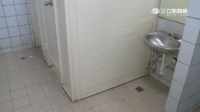 廁所驚聞喘息聲　真相讓網友都這麼說