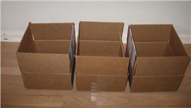 紙箱、箱子、快遞、網購/flickr-z287marc／https://www.flickr.com/photos/z287marc/3192570552/in/photolist-5S7KZS-3rcHKm-V63ft-8eSG3R-fpS86w-xJYZa-dzFXgm-9Gdjj5-hWY1QE-7BuLH8-asV5yx-4ycZs5-kYEvbW-6rM5gv-nY38bV-7fgDYy-xDKZta-dEvbC3-efvdyc-6Xihng-fwoxZy-atZcdr-99tTwu-7r7Szf-nnTZvG-5S7KZJ-95hFtg-5zpAY5-9j1wYD-8LEAWw-rGtZwF-9Xbrto-aTYNnX-LpDfz-pv4E6d-aNCXEM-esaP8W-6QrGVK-fwoyBd-yqxw-4ycYsm-xqdEfU-axJ95g-diGSsZ-nhd4nP-2KMt-7uaWzH-dX2xY8-HmQ5H-jgazq1