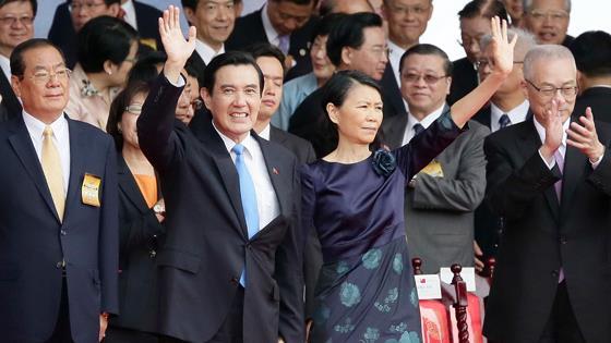 美青挺MIT！國慶禮服出自他的手