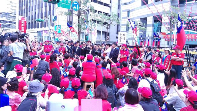 柱姊支持者怒罵朱立倫：漢奸、幹X娘