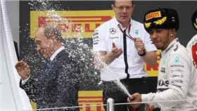 普丁、賽車
每日郵報