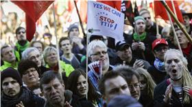 ▲10月10日德國公民在柏林反對TTIP（圖／美聯社／達志影像）