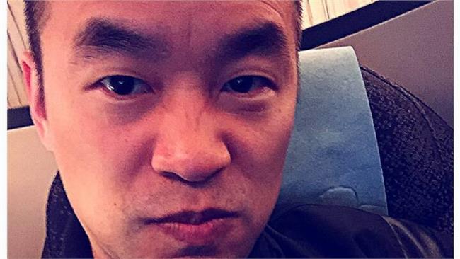 駁遭限制出境　黃立成赴美出境開直播