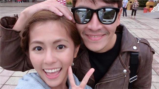 公開放閃照？王傳一甜笑摸頭任容萱