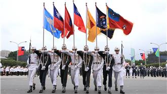 離譜！國防教學影片竟出現中國大閱兵