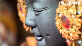 莊嚴廟會的歡樂氣氛！微笑男神太吸睛