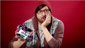 衛生棉-圖 翻攝自Facts.YouTube