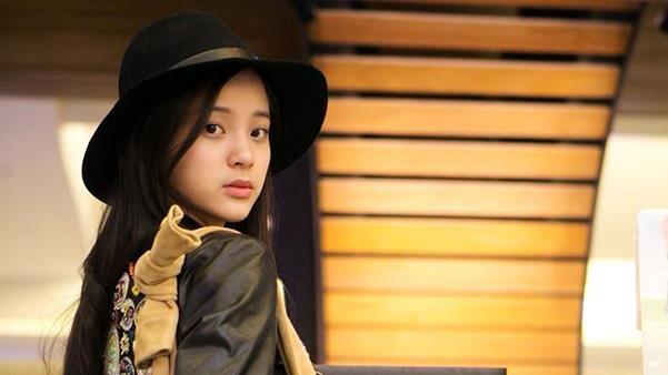 歐陽娜娜不讀書　受邀時尚秀衰挨轟