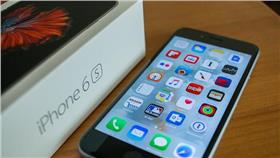 iPhone充電術-flickr-LWYang-https://www.flickr.com/photos/lwy/21751959271/