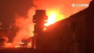 高雄凱旋世貿大火　2千坪展場全燒毀