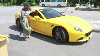 超跑車隊買名產　路邊取貨成奇觀