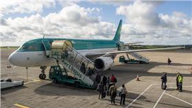 愛爾蘭航空／flickr－Ed Webster
（https://www.flickr.com/photos/ed_webster/8136690072/in/photolist-dp1EtS-yhrYzb-ywKzgo-4JBq6v-6DLZKc-fqkpwa-qs2z8Q-6grNXH-bwFJF-yhrYXf-xCbV9e-yzNPJx-crFY2j-oh9RqV-cqt2Jd-fxDmwV-fxTEru-qmquRF-fqAhcs-fqAi5s-fqm2mp-fqAgLo-wbBD7S-sjSft4-odQEJk-adUe2i-cfhXRq-efJeaD-efPZ73-efJehT-nWD3JS-em5YN9-em5YLf-9TboJB-2Cyv3x-eCafY3-naxMfh-naxNan-naxP3E-bLjuSa-jd7U7G-wbBE5J-c1jwcL-7TvFhv-dTrZL9-4o5SKr-a6F6fo-a6Fa6J-gvijf4-av98kK）