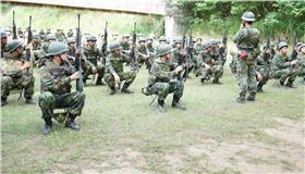 板凳,新兵_國防部發言人臉書