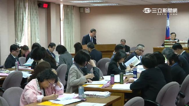 年金改革只想砍18%　賈伯斯也難救