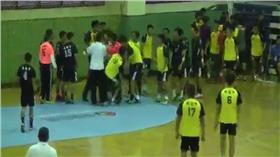 全運會打架(取自民眾提供影片)