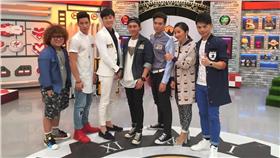 大學生了沒、女人要有錢／臉書