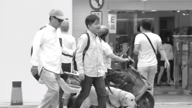 拚改變現狀　宋新廣告體驗盲人生活
