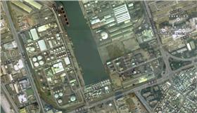 高雄港區化學儲槽-翻攝自Google Map
