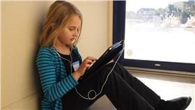 兒童-3C-ipad-網路-https://www.flickr.com/photos/56155476@N08/6659992675/in/photolist-b9wcMV-b9wpxB-b9wY7D-b9wzna-b9wzc2-b9wWhM-b9wdHv-b9wdng-b9wA7n-b9w7TH-b9wpJ4-b9wTRZ-b9wdVk-b9wnTe-b9wZ1t-oHHVrV-adf5Rs-b9wCyB-b9w9ZD-b9wYic-b9wejM-b9wwxz-b9wAhT-b9wAtF-b9wzyB-b9wXAc-b9wHfp-b9wH44-b9wEP8-b9wDsx-b9woDp-b9wrgr-b9wFCX-b9wGuk-b9wnFZ-b9wzLg-b9wRSx-b9waM2-b9wrEx-b9wU3V-b9weXP-dVQTSx-b9wevk-b9wjcr-b9x378-b9wEDi-b9x1Wg-b9wn8i-nqPLR5-b9wPu6