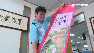 鶼鰈情深配圖「兩隻雞」　阿公氣炸