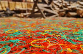 橡皮筋-flickr-Alexander Mueller-https://www.flickr.com/photos/alexander_mueller_photolover/18484279510/in/photostream/