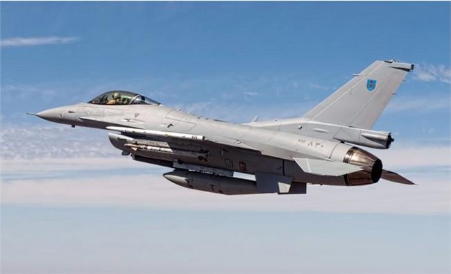馬專機赴星　F-16、幻象戰機護航
