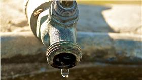 水龍頭、自來水、水管-flickr-Don DeBold-https://www.flickr.com/photos/ddebold/5217115094/