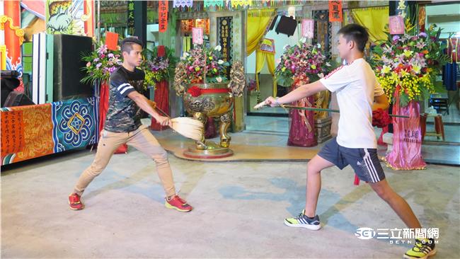 迎王前哨練藝陣　阿成、香蕉大展身手