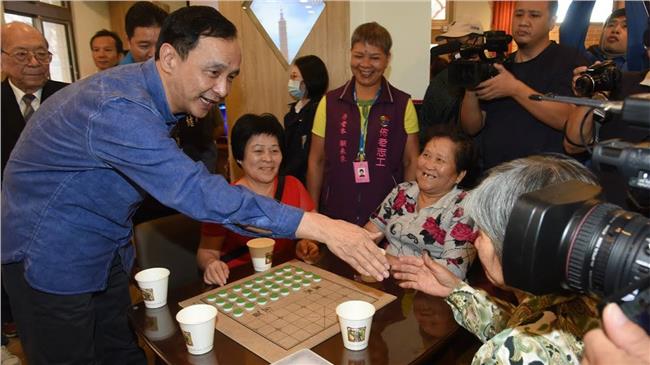 諷刺小英？朱立倫嘆：躺著當選不公平