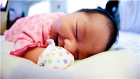 寶寶(Robert Freiberger https://www.flickr.com/photos/robscomputer/7002096699/in/photolist-bEKzpa-98WRr6-sbZUTY-bWbQAE-q1uuwV-NZcHC-a3BMk3-daFVxQ-4w1mZh-e3Poet-dY33S7-ft3k7T-9YPaih-4QBnz-7YTKXQ-etf42N-ioBxQv-paEnSt-owFQCU-fy1uSQ-fqvhcQ-6afRd9-hvaMMh-6xrWqF-3Q8TQ-7EcvMs-aiLQ5t-2erAx7-7wUHgv-vETcgi-dyPzog-bS4sae-fqZsX7-ag3q7i-q1Sswe-4MztA2-7LkwdG-5xsBxn-pD9Wtq-xWiQR-qbhYv9-5EJ2QR-eVRgZ-rBVYkD-a6BNBV-861ccq-nfNMVJ-oEzkCD-53yBXh-yU68fJ)