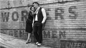 情侶,身高,約會(Adam Singer https://www.flickr.com/photos/77437968@N00/15530813010/in/photolist-pEptC7-dHFtXH-8rZFam-6C9uZD-tpKvbQ-oT8bRw-bi1TDt-boVhX-ho6yZy-71GLvc-8QEokp-cECuf7-fAbzCB-fCSKcm-bvUYWY-8cSGXY-7oYkuT-6r5mEc-884RNF-5hdmPD-4ChVx-qQcRaD-qRCH2-ffsB4X-wnoeEQ-6S86BC-ggmYRj-or9Nt-bu7csC-76j7Ez-7EMP9p-d5y9pL-qrrfwp-qaaGf4-ooNRqj-o5arsR-er9eU-tovY1a-95MgJw-qhgcZ6-NzBFo-nD6R4h-6MegXD-qQBrhn-c4GF3-kEuFrH-bWYx6i-oi7imW-utxfR-ogYRFu)