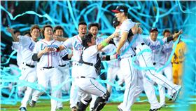 Lamigo封王　圖／翻攝自Lamigo Monkeys臉書