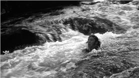 flickr：溺水／David Nutter/ https://www.flickr.com/photos/nogger/7256602186/in/photolist-c4eZ1N-6KD2kf-5Ettka-nsqbQ6-8KuKyV-27H1Y-4TMhA2-nouvAq-cFAZtw-zzdXX-oFQvmp-B2eyV-4AbfWy-7MTk2v-54wjYU-8zH57e-dGARGo-6h5cgF-uQyDKN-6wjwgA-6wfnn8-6wfn3Z-SziHV-4FwEF-dps2hK-FNUiA-fDHQTH-fE1sP1-fE1sLJ-fDHQFH-fDHQuz-fDHH84-fE1k5b-fDHa8i-fDZLWq-fDZLTw-fDZLQL-fDZLNw-fDZLKU-fDH9Tk-fDZLFA-fDZLDW-fDZLzL-fDZLxh-fDZLvw-fDH9Ap-fDZLrs-fDH9v6-fDZLnE-fDZLkh