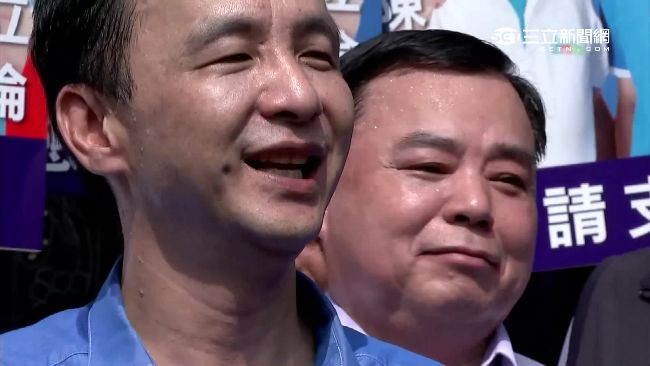 老縣長回鄉顧票倉　跟農漁民搏感情