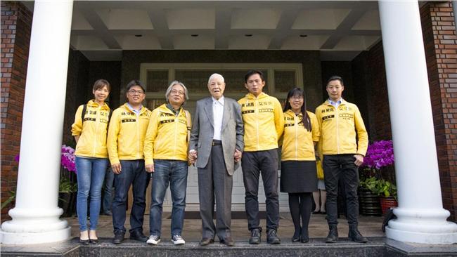 肯定時代力量　李登輝大方送「秘笈」