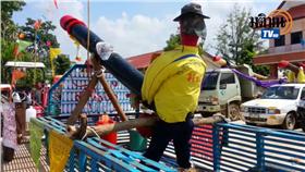 泰國鄉民用巨砲陽具祈雨（圖／翻攝自Youtube）