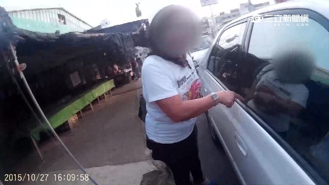 大人太粗心　2歲童遭阿嬤反鎖車內