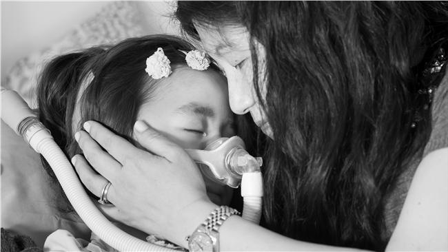 母將生死權交給絕症女兒　遭網友撻伐