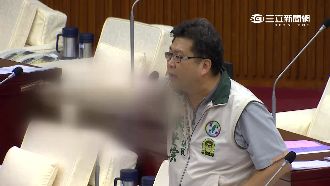 柯P市政質詢　議員當場「對空鳴槍」