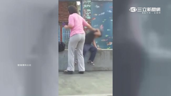 兒太頑皮！婦竟在幾米公園前巴頭教訓