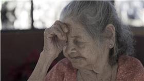 奶奶,婆婆,老人▲圖／攝影者Mario Pleitez, flickr CC License
https://www.flickr.com/photos/alfinaldeesteviaje/3122981549/in/photolist-5KY6Bt-x4pfWN-rbRjYR-zuoT6e-zz88sV-xg8npx-8mvDHK-yLREDk-8wZx1d-qBspvV-7JECaQ-6KPUUq-c2GngS-5WwyNb-7vParp-69pvXL-ndoam3-5zpgjH-6KKMFa-9njVBS-7C93o5-pqLkb9-m9d6j9-5RN599-Abqa2-fFqXv6-pkzBta-7JG7ts-pXnhHQ-j1dNbJ-xuWsNe-bvvwB1-xs9eBh-nbHhgR-5iEHAG-7FHCc2-cKC5N-6gUcm3-dGEqj8-82JC5y-cKC6i-cKC48-cKC4h-cKBZw-F9VzB-kkAS1k-p9ecHn-6Ls9P3-6B5bZs-cKBPS