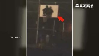 最壞示範！家長坐籃框跟小孩玩丟接球