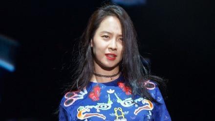 《RM》見面會　宋智孝露性感小蠻腰