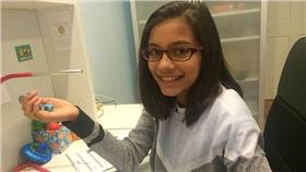 Mira Modi 網路安全密碼(每日郵報 http://www.dailymail.co.uk/femail/article-3293648/Meet-11-year-old-whiz-kid-combating-hackers-selling-uncrackable-passwords-2-new-cyber-security-business.html)