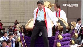 登轎半空搖晃 柯文哲臉僵直呼