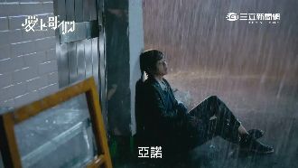 賴雅妍淋雨失溫　陳楚河焦急跳牆救人