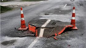 地震(首圖)-flickr-Martin Luff-https://www.flickr.com/photos/martinluff/4962229615/